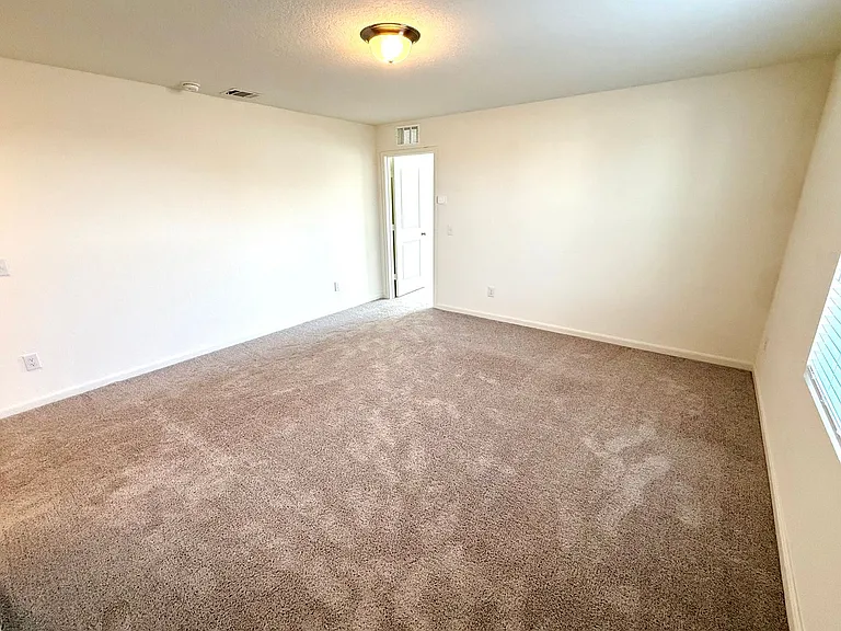12823 Cygnus — Photo 15