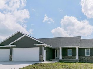 507 Valley Dr, Atkins, IA 52206