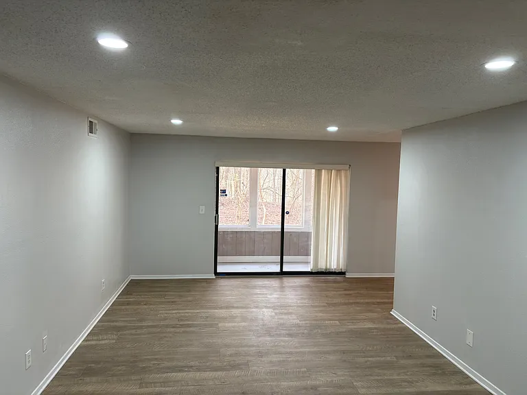 221 Seasons Pkwy #221 — Photo 8