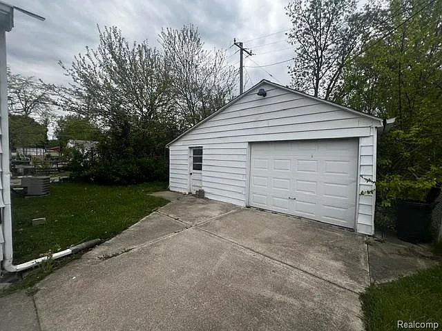 1774 Council Ave — Photo 11