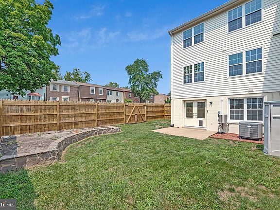 4th image of 4151 Hamlin Ct