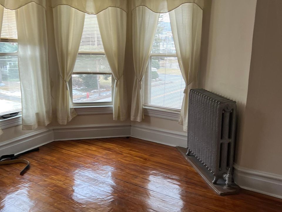 1st image of 137 E Main St Unit 4
