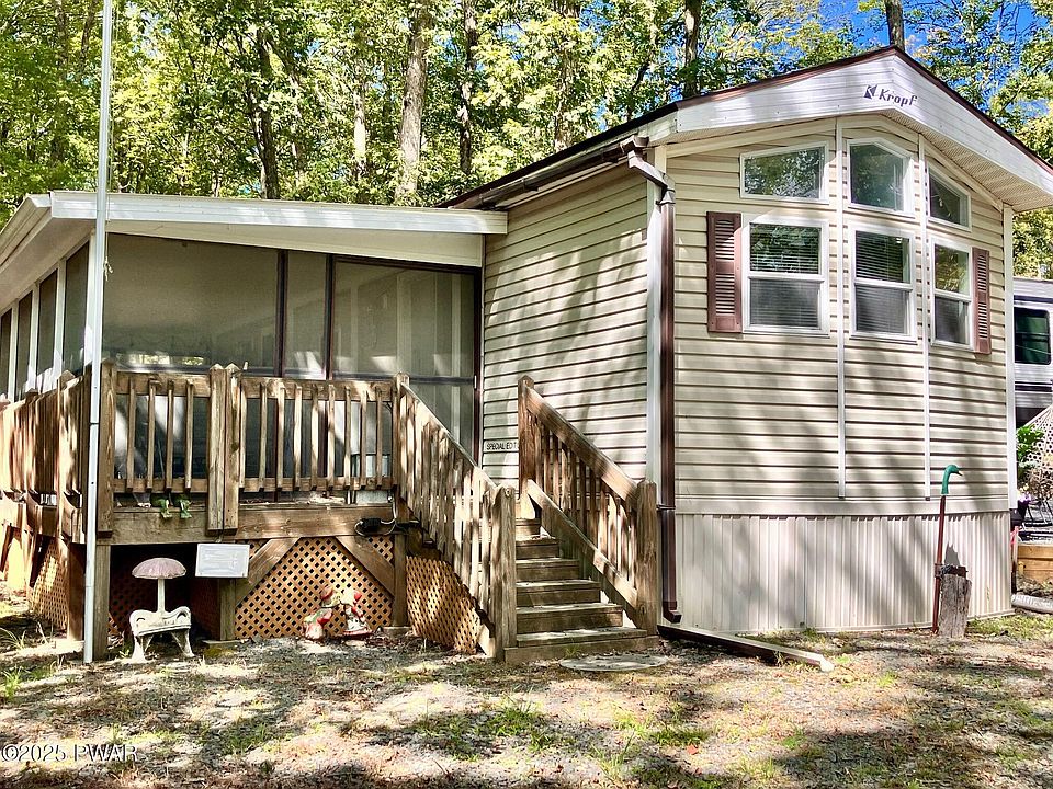 1st image of 216 Village Dr W