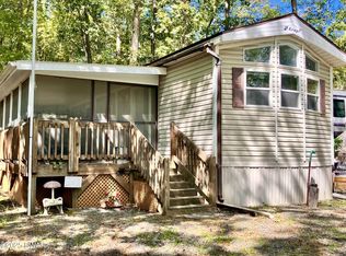 216 Village Dr W, Milford, PA