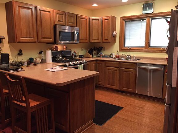3rd image of 616 Warren Dr
