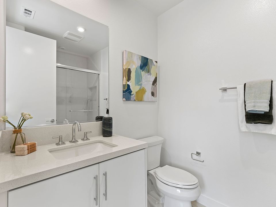 1st floor bathroom with shower - connected to bedroom