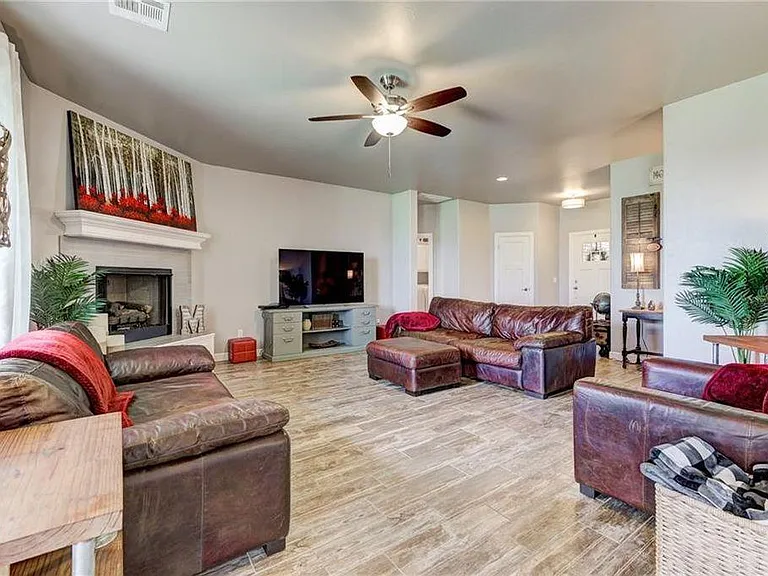 625 Placid Dr — Photo 8
