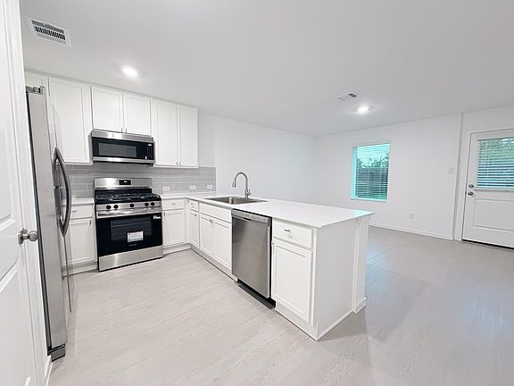 3rd image of 945 Pertuso Ln