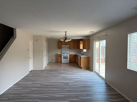 4th image of 28700 Lavatera Ave