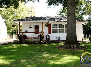 1944 SW Seabrook Ave, Topeka, KS 66604