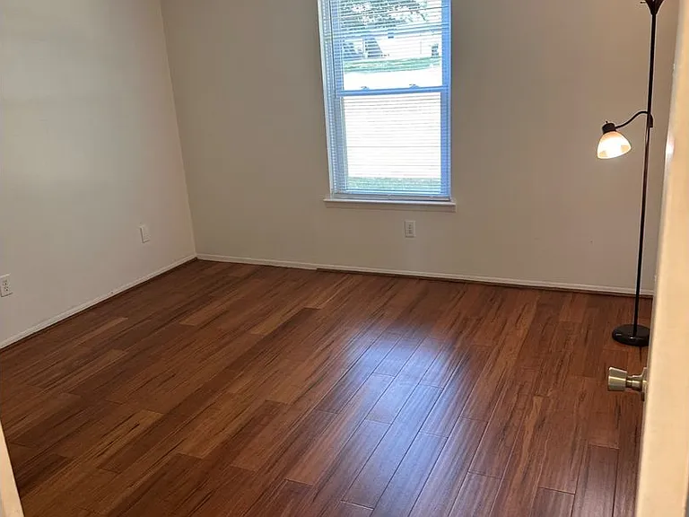 1642 Emerson Cir — Photo 1
