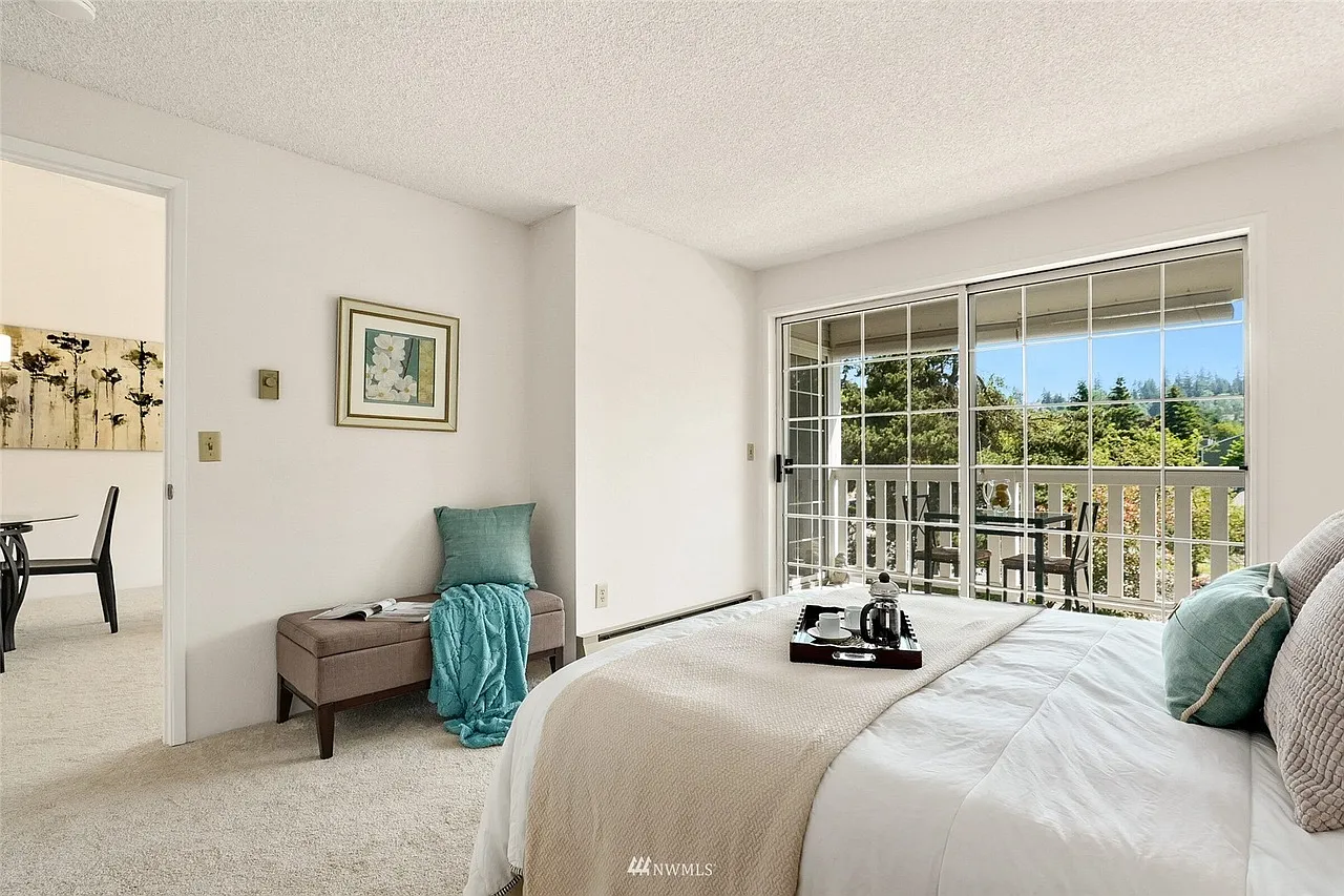 2 bed, 897 sqft, $2,400 — Photo 4