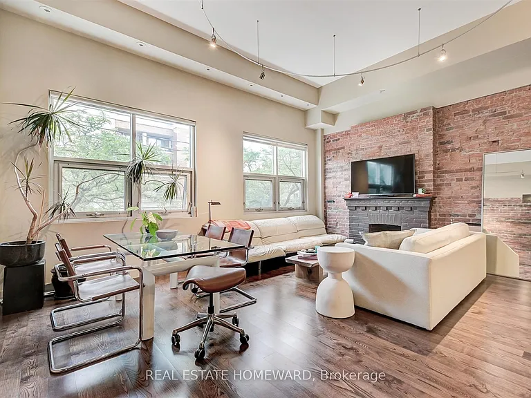 1842 Queen St E #205 — Photo 3