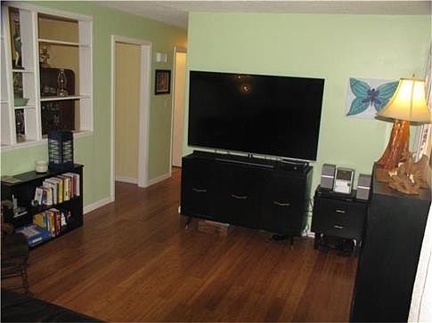 3rd image of 566 Waldorf Dr