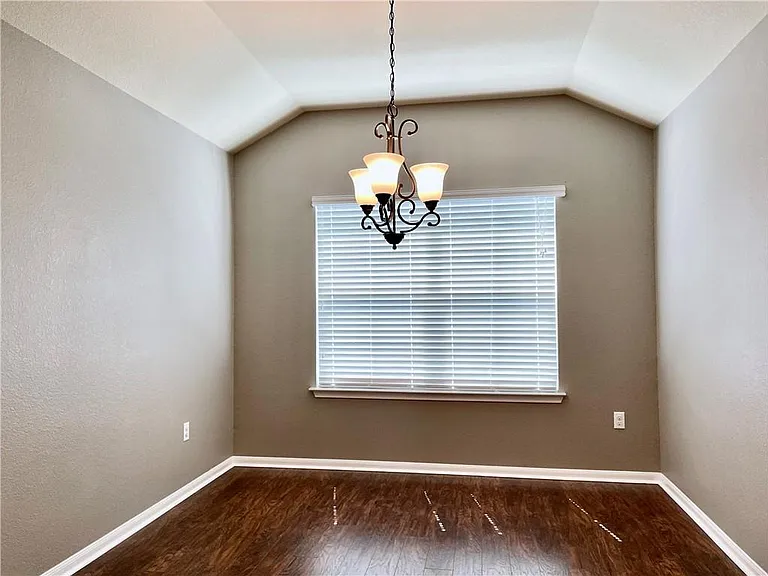 115 Leona River Trl — Photo 5