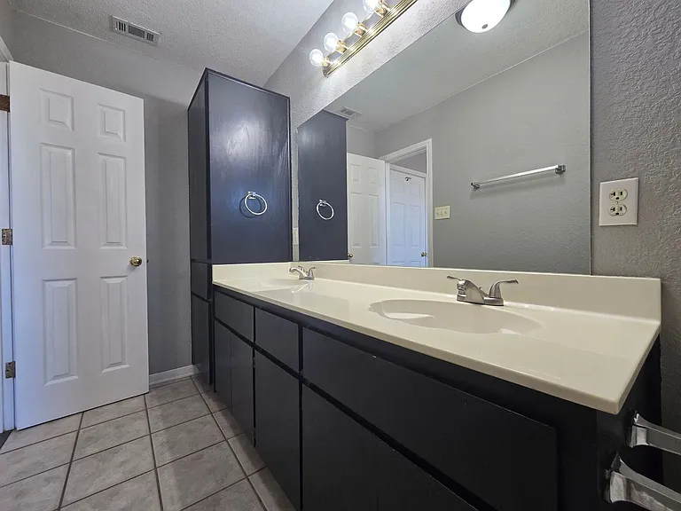 4207 Thunder Creek Dr — Photo 13