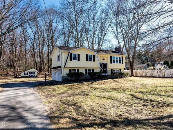 31 Harkness Rd, North Smithfield, RI 02896