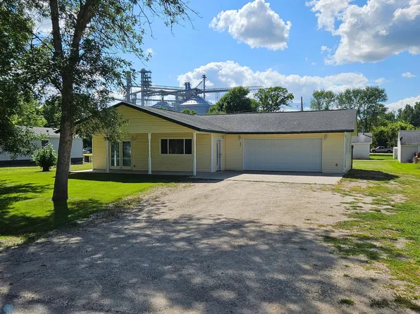 207 4th St SE, Ulen, MN 56585