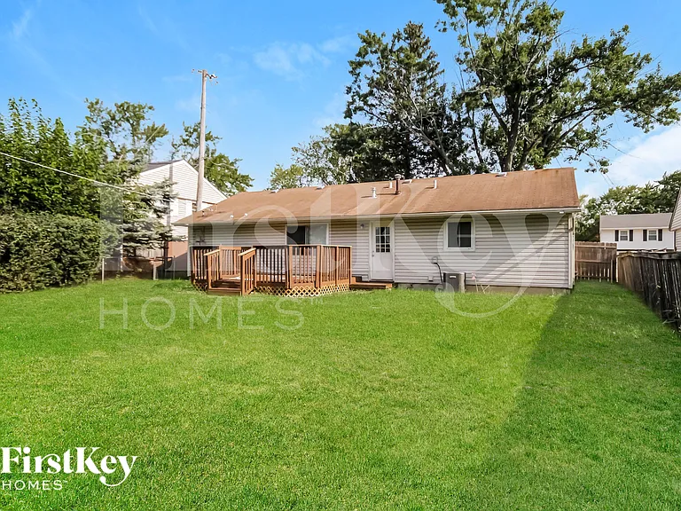 703 E Streamwood Blvd — Photo 15