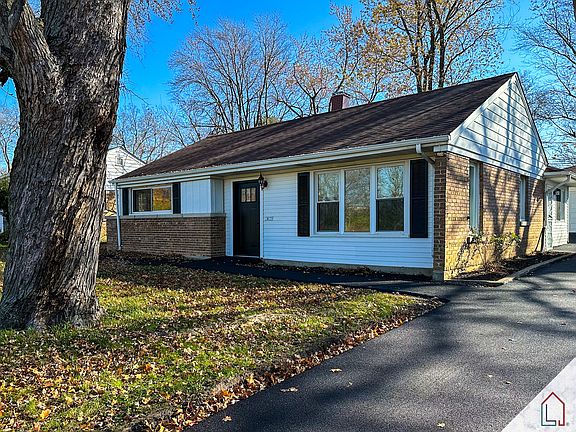 2nd image of 215 Indianwood Blvd