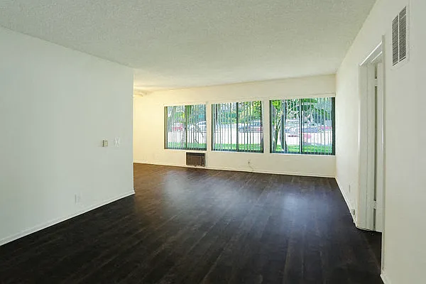 Ravencrest Apartments 2 — Photo 16
