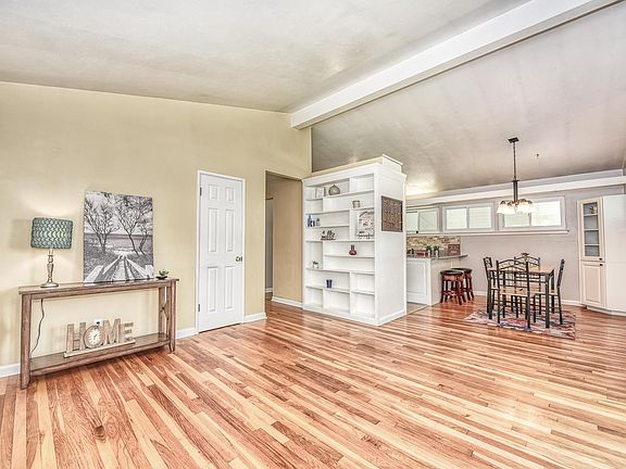 2nd image of 514 Pinellas Dr