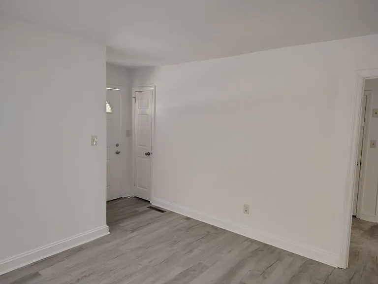 804 Poplar Dr — Photo 3