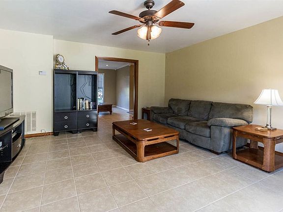 4th image of 8695 Braeburn St