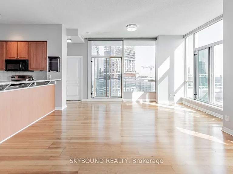 220 Burnhamthorpe Rd W #3202 — Photo 9