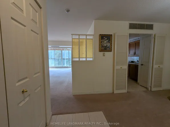 265 Westcourt Pl #306, Waterloo, ON N2L 6E4