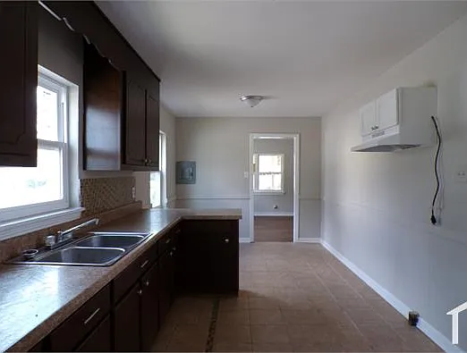 4 bed, 1277 sqft, $1,200 — Photo 4