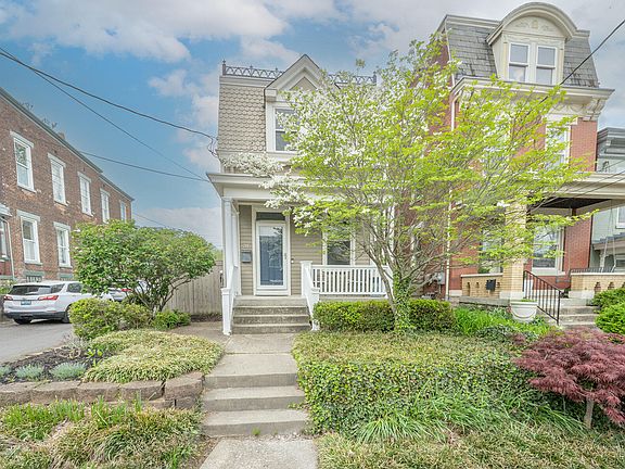 3rd image of 210 Adela Ave