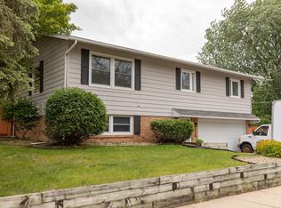 338 27th St NE, Rochester, MN 55906