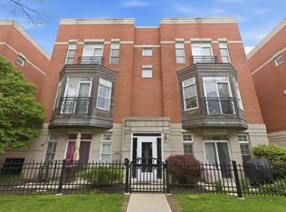 808 W University Ln Unit 2B, Chicago, IL 60608