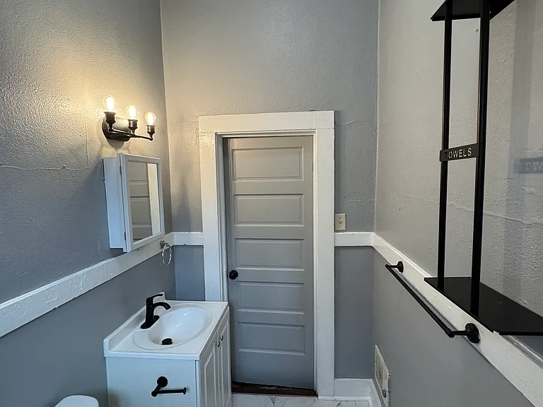 2221 N Prieur St — Photo 26
