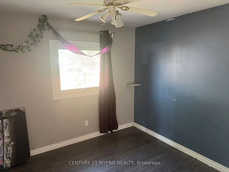 345 Hollywood Dr — Photo 5