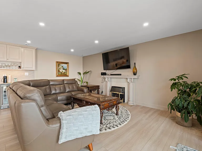 2268 Leclair Dr — Photo 16