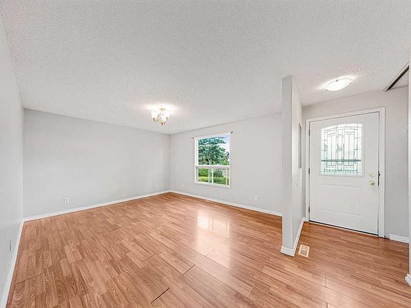 5th image of 292 S Falshire Way NE