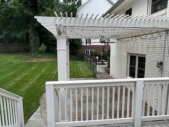 5th image of 3340 Breton Ct NE