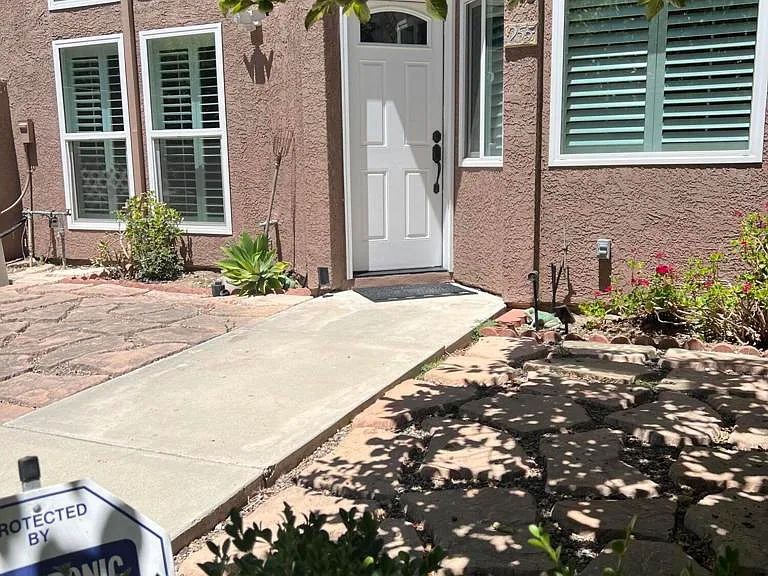 255 Skyline Dr — Photo 2