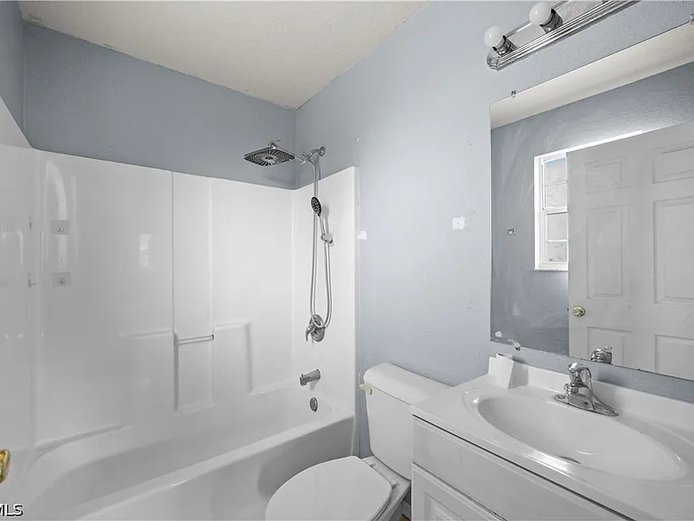 2028 NE 17th Pl — Photo 12