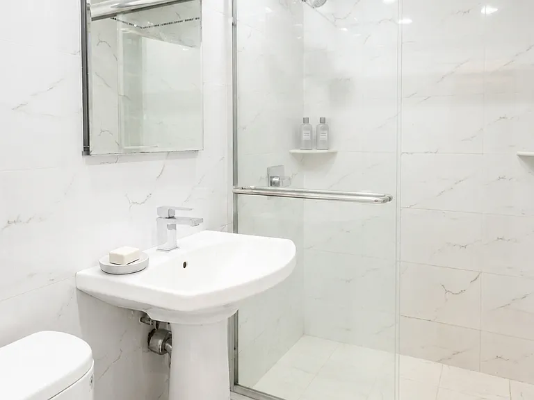 321 E 53rd St #4 — Photo 7