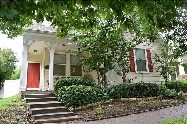 1st image of 1913 Cambridge Dr