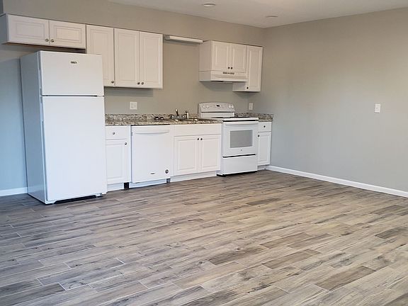 2nd image of 5506 Pinetree Ave APT A