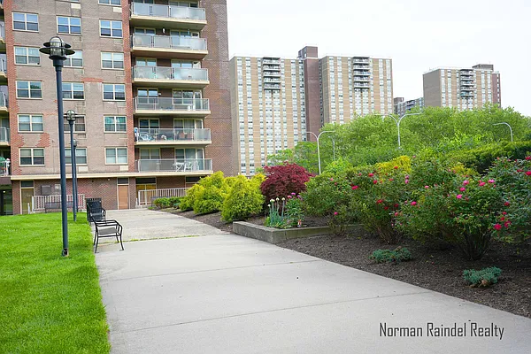 Rented by Norman Raindel, LREB | media 40