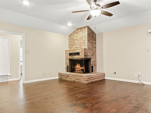 5th image of 611 Field St