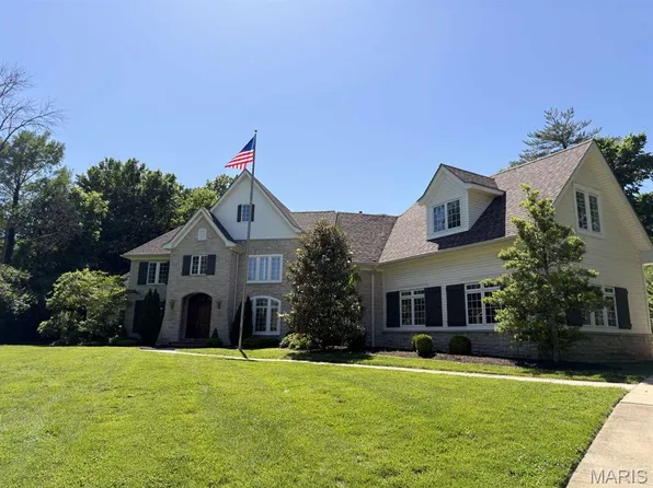 2457 Town And Country Ln, Saint Louis, MO 63131