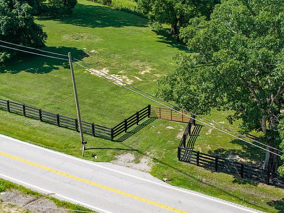2nd image of 3875 Cordova Rd
