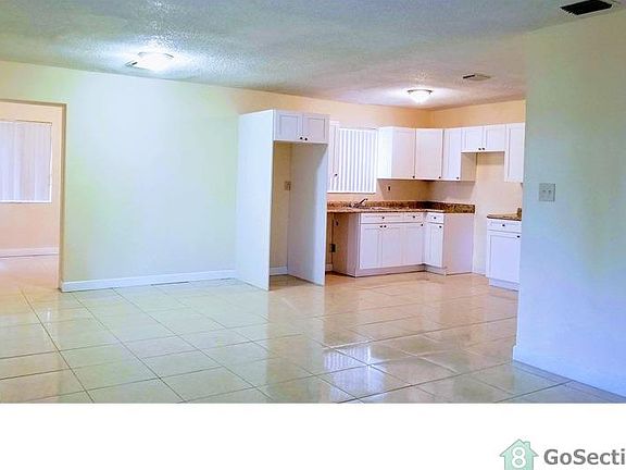 5th image of 430 NW 33rd Ter