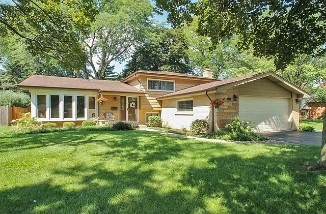 520 Elm St photo 1